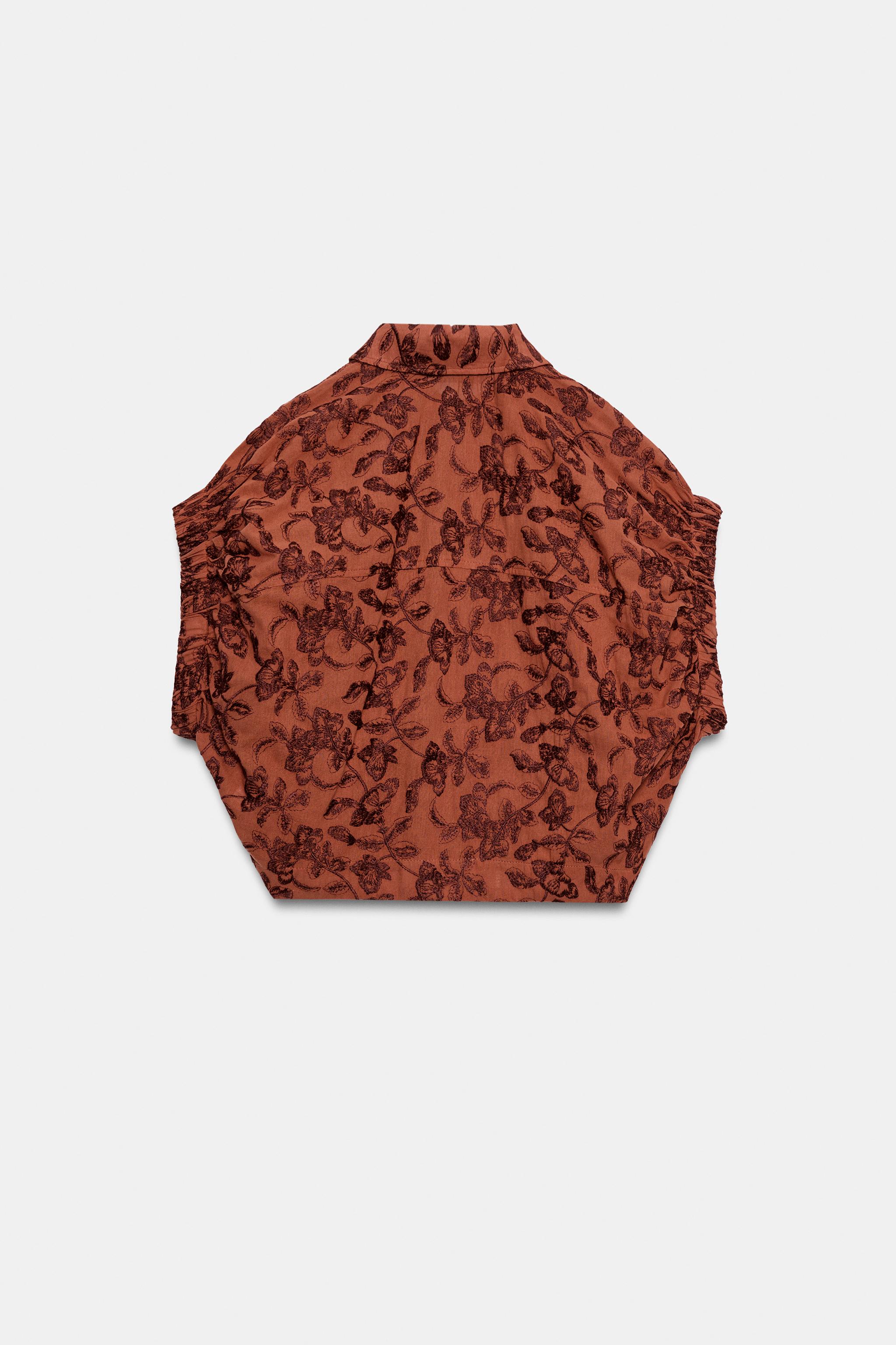 EMBROIDERED ELASTICIZED TOP